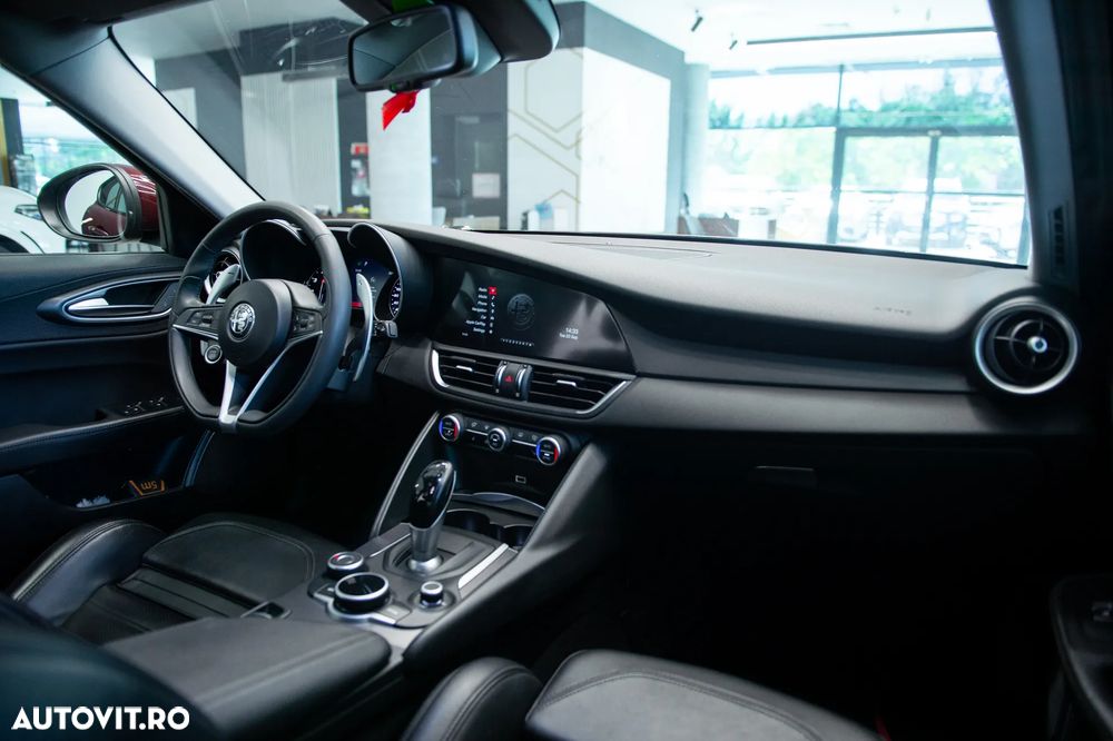 Alfa Romeo Giulia 2.0 Turbo AWD AT8 Veloce - 34