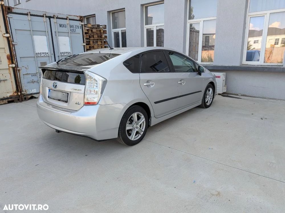 Toyota Prius (Hybrid) Executive - 3