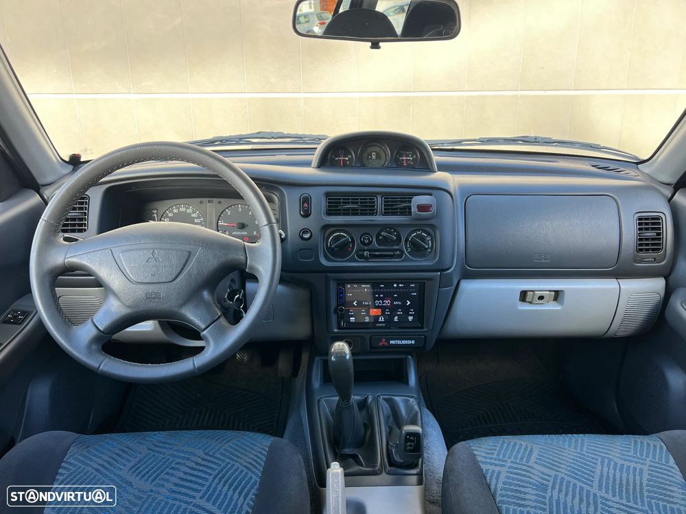 Mitsubishi Pajero Sport 2.5 TD GLS - 6