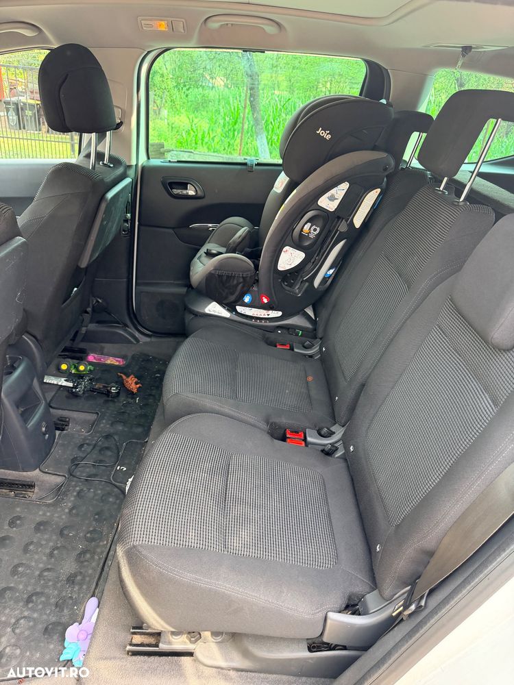 Peugeot 5008 - 8