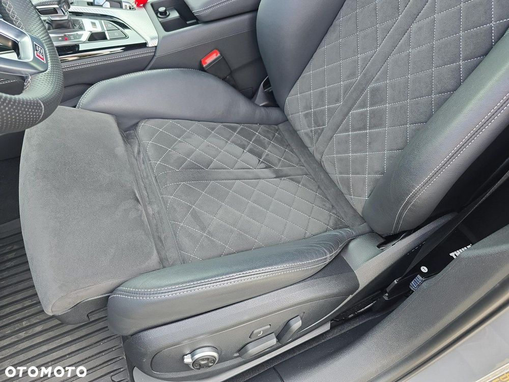 Audi RS4 Limousine - 12