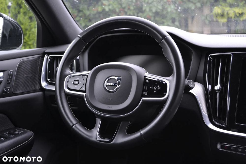 Volvo V60 B3 B R-Design - 39