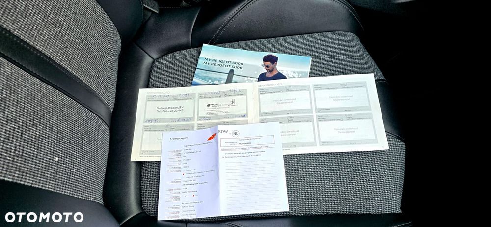 Peugeot 5008 PureTech 130 Stop & Start Allure Business-Paket - 32