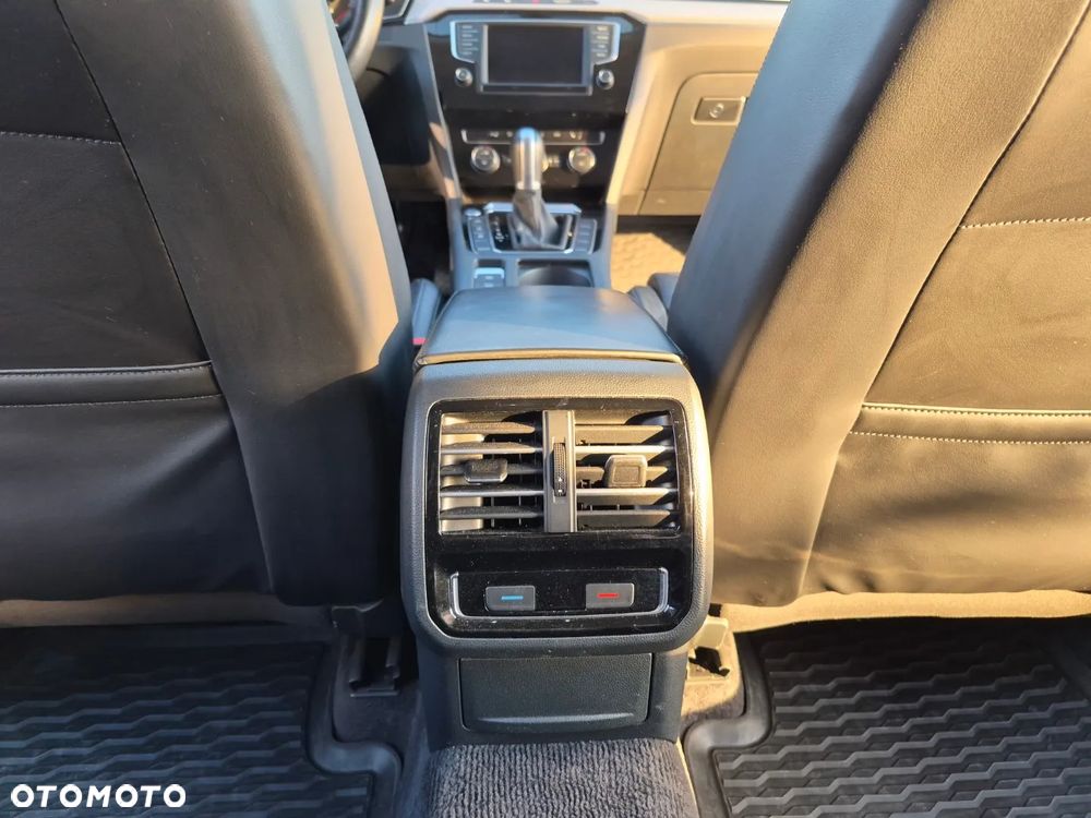 Volkswagen Passat 2.0 TDI SCR 4Mot DSG Highline - 17
