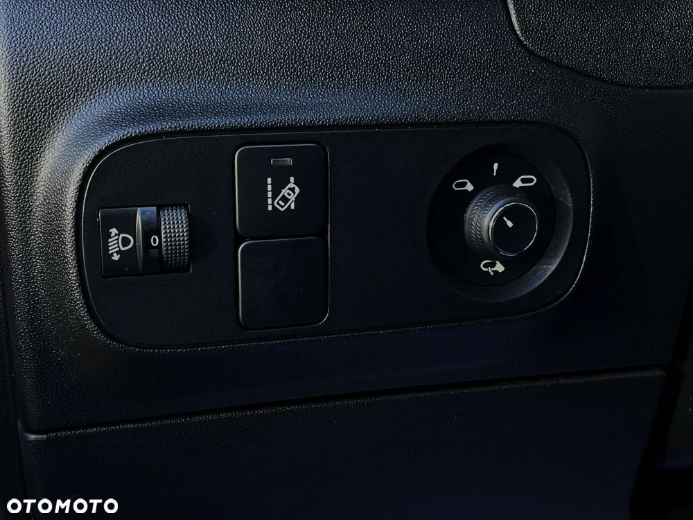 Citroën C3 BlueHDi 100 S&S SHINE - 33