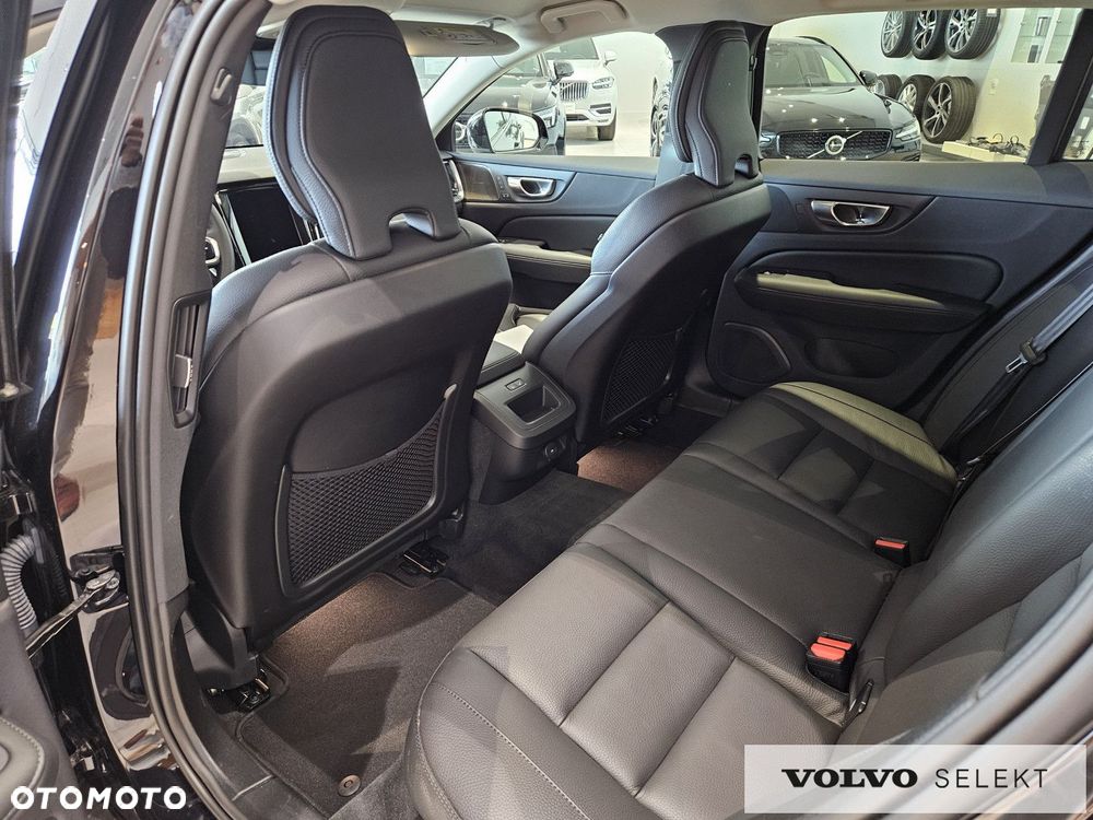 Volvo V60 Cross Country - 11