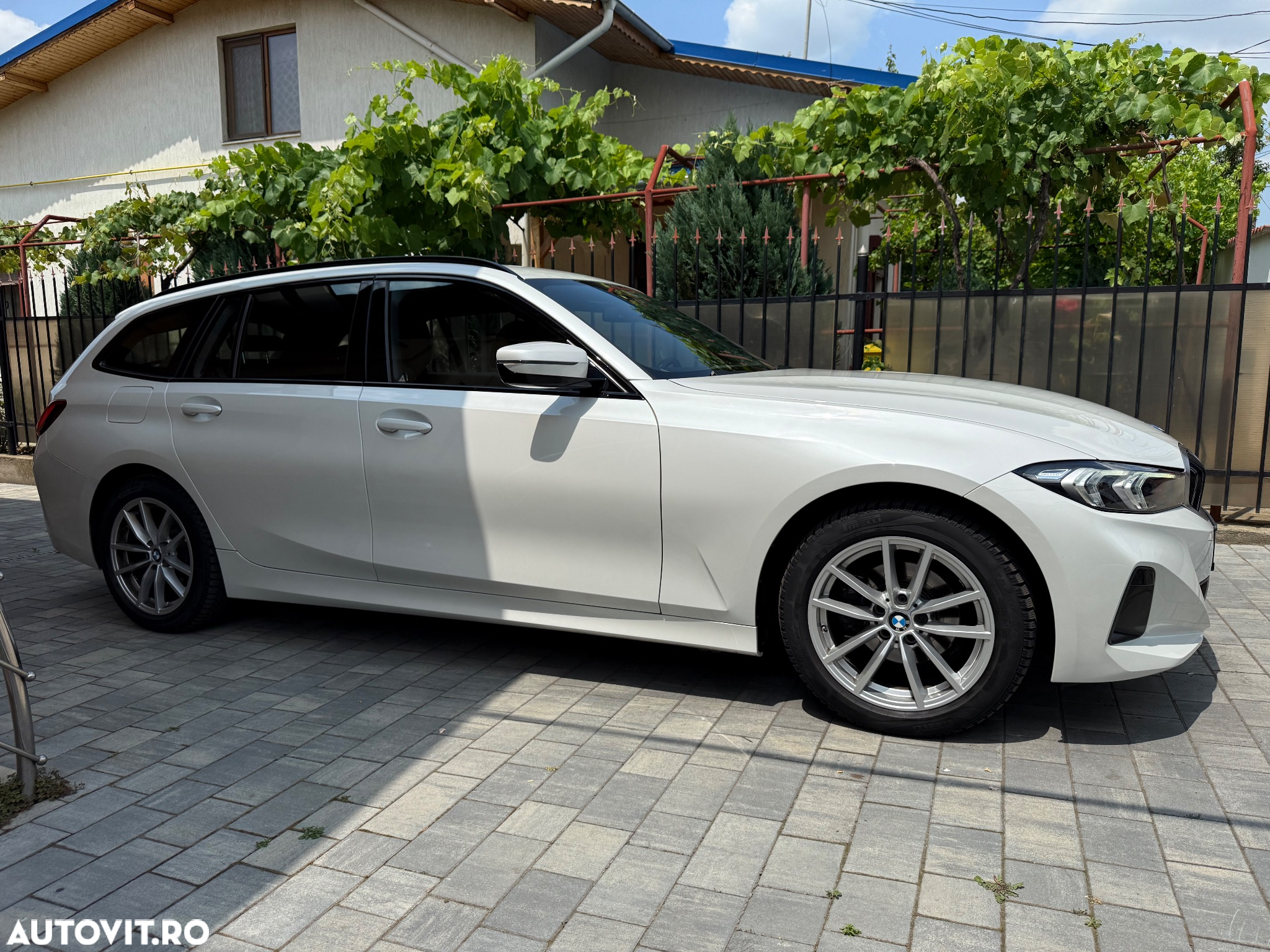 BMW Seria 3 318i Touring Aut. - 3