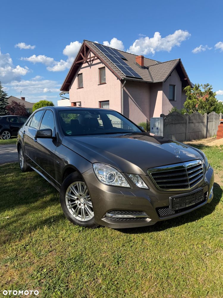 Mercedes-Benz Klasa E 300 CDI DPF BlueEFFICIENCY 7G-TRONIC Avantgarde - 2