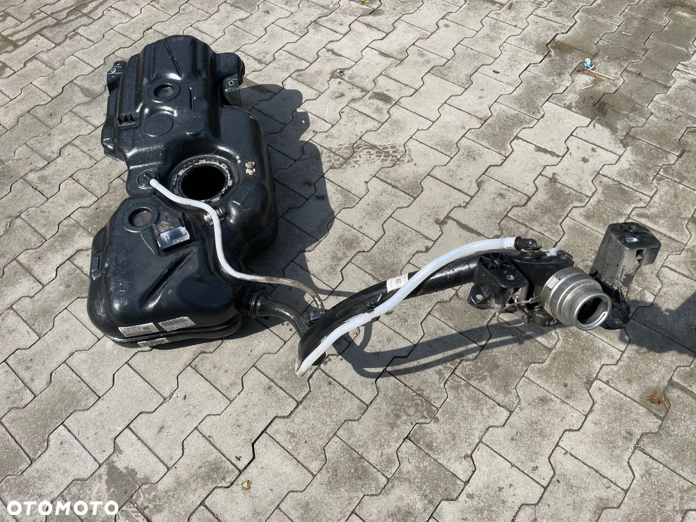 CADDY 2K7 V nowy model bak paliwa 5R3201021BB - 1