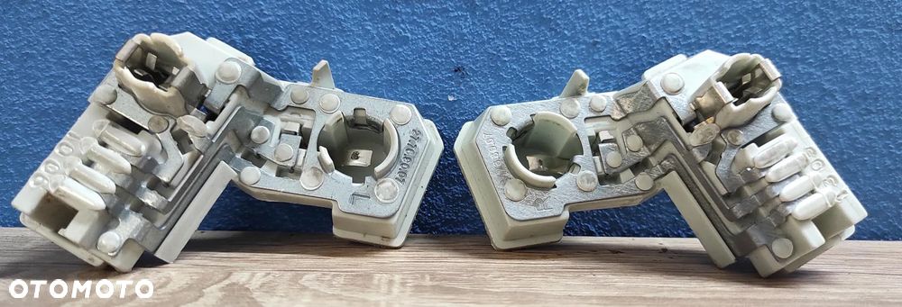 WKŁAD LAMPY AUDI A3 8P SPORTBACK PRAWY LEWY TYŁ W KLAPĘ 8P4945257A - 1