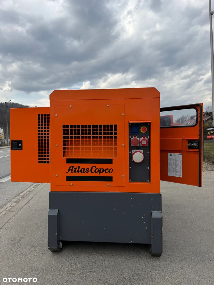 Atlas Copco QAS 60 ST3 Agregat Prądotwórczy Wyciszony GENERATOR 60 KW 2018r. JAK NOWY z Norwegii 5474 mtg Silnik PERKINS 4 cylindry. Prądnica Leroy-Somer. Maszyna działa wzorowo! Nie posiada ani deka zniszczeń! Pochodzi z Upadłośći Norweskiej. Okazja pełny ORYGINAŁ. Maszyna po serwisach w autoryzowanym oddziale. Kolejny serwis dopiero za 2 tysiące mtg. Agregat Gotowy do pracy!! - 26