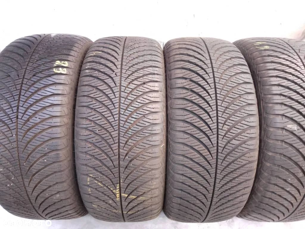 Goodyear Vector 4Seasons Gen-2 215/50 R17 95V 2024 8mm - 1