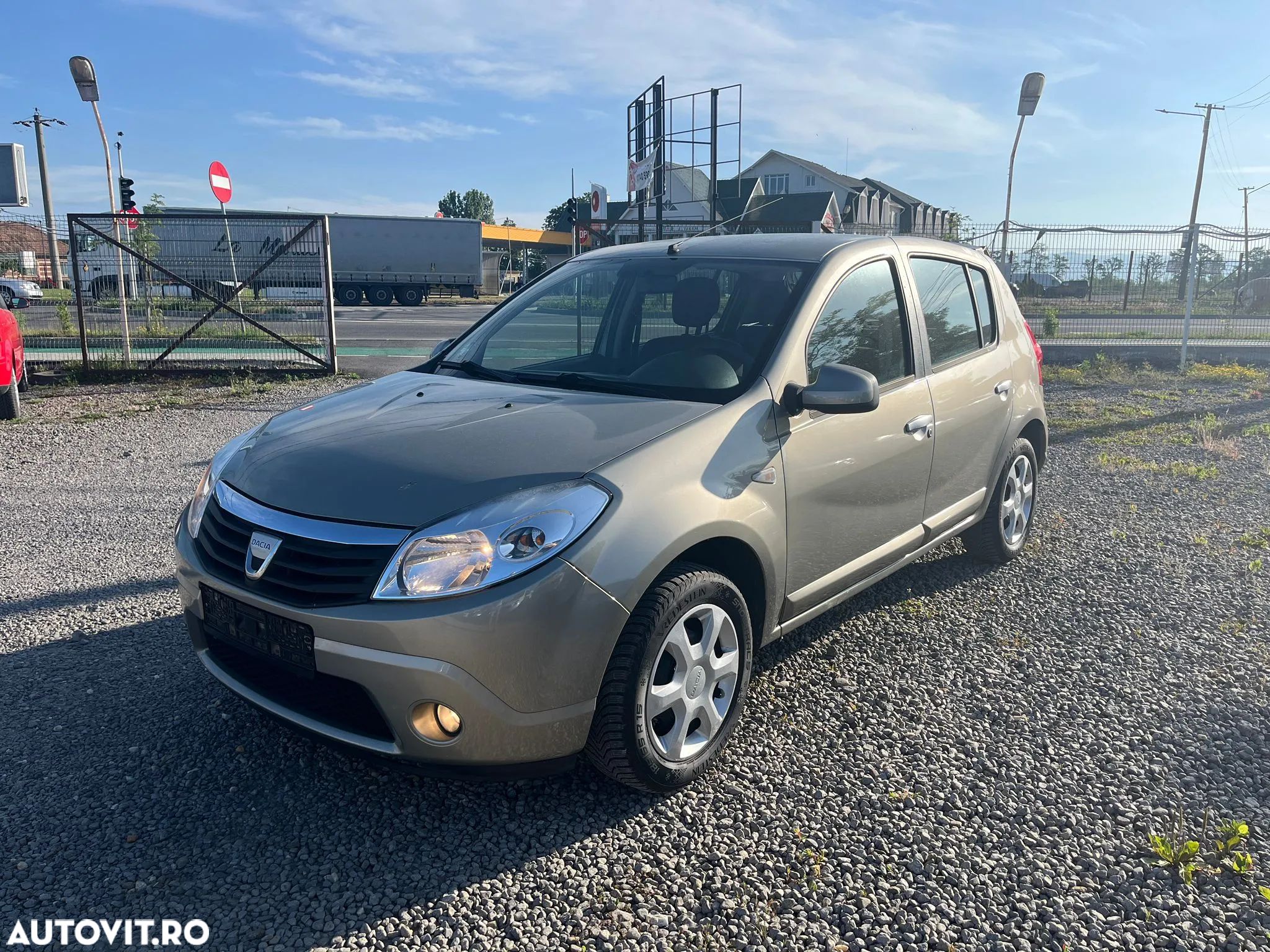 Dacia Sandero 1.2 16V 75 Laureate - 1