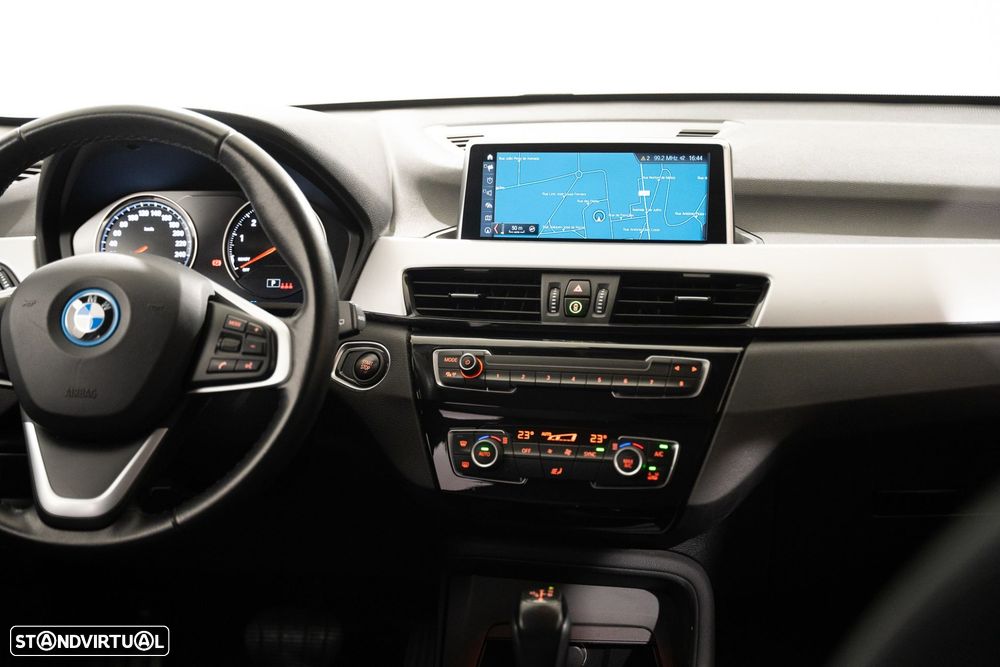 BMW X1 25 e xDrive Corporate Edition - 12