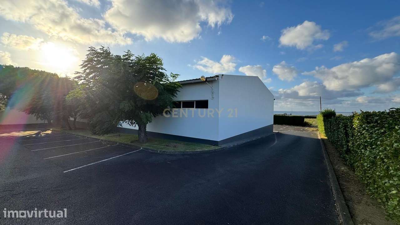 Elevado Potencial de Investimento | Propriedade Multifuncional com 2 A - Grande imagem: 2/42