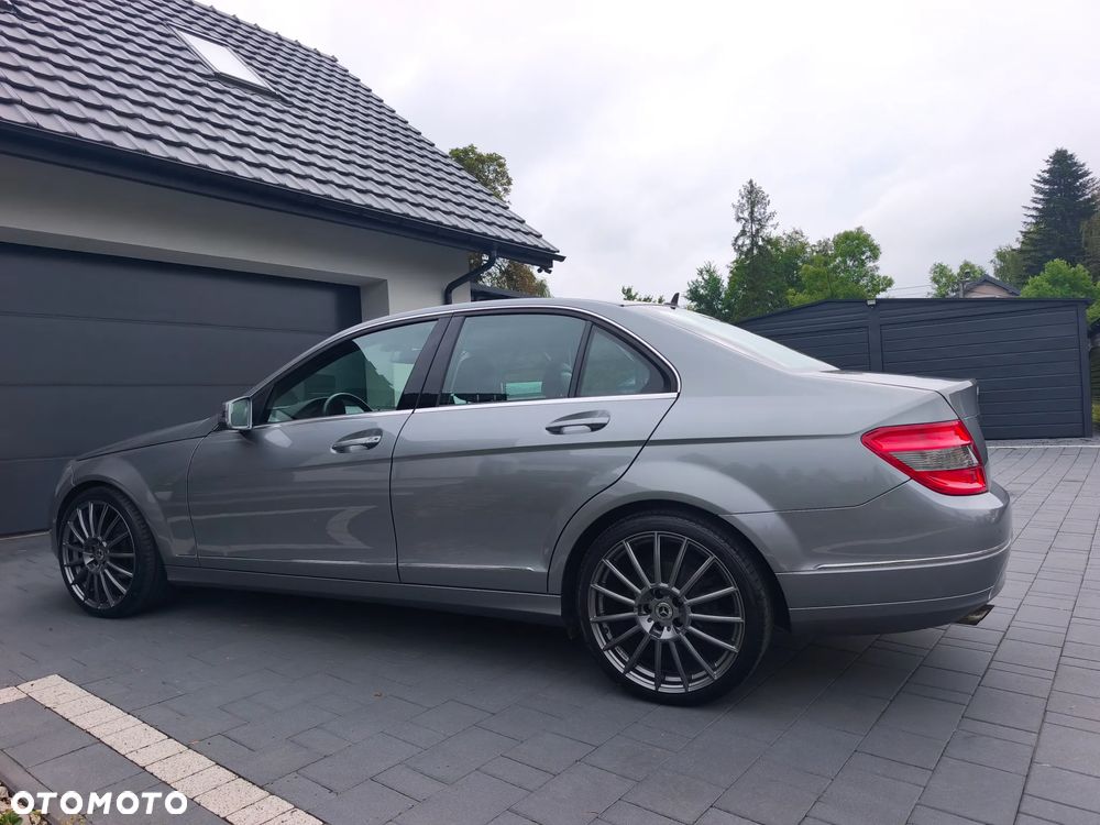 Mercedes-Benz Klasa C 180 CGI BlueEFFICIENCY Avantgarde - 11