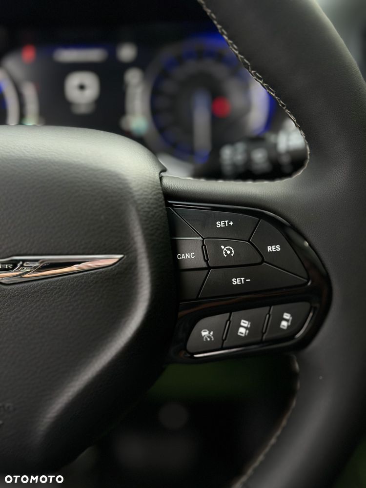 Chrysler Pacifica - 25