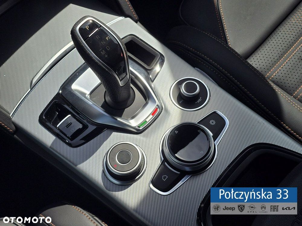 Alfa Romeo Stelvio - 14