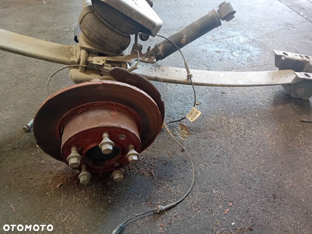 BELKA / SANKI TYŁ RENAULT MASTER III - 4