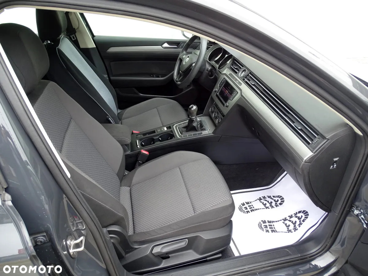 Volkswagen Passat 1.6 TDI BMT Comfortline - 11
