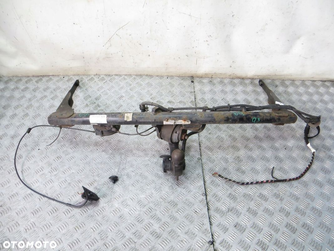 AUDI Q3 8U HAK HOLOWNICZY 8U0803880B 11- - 1