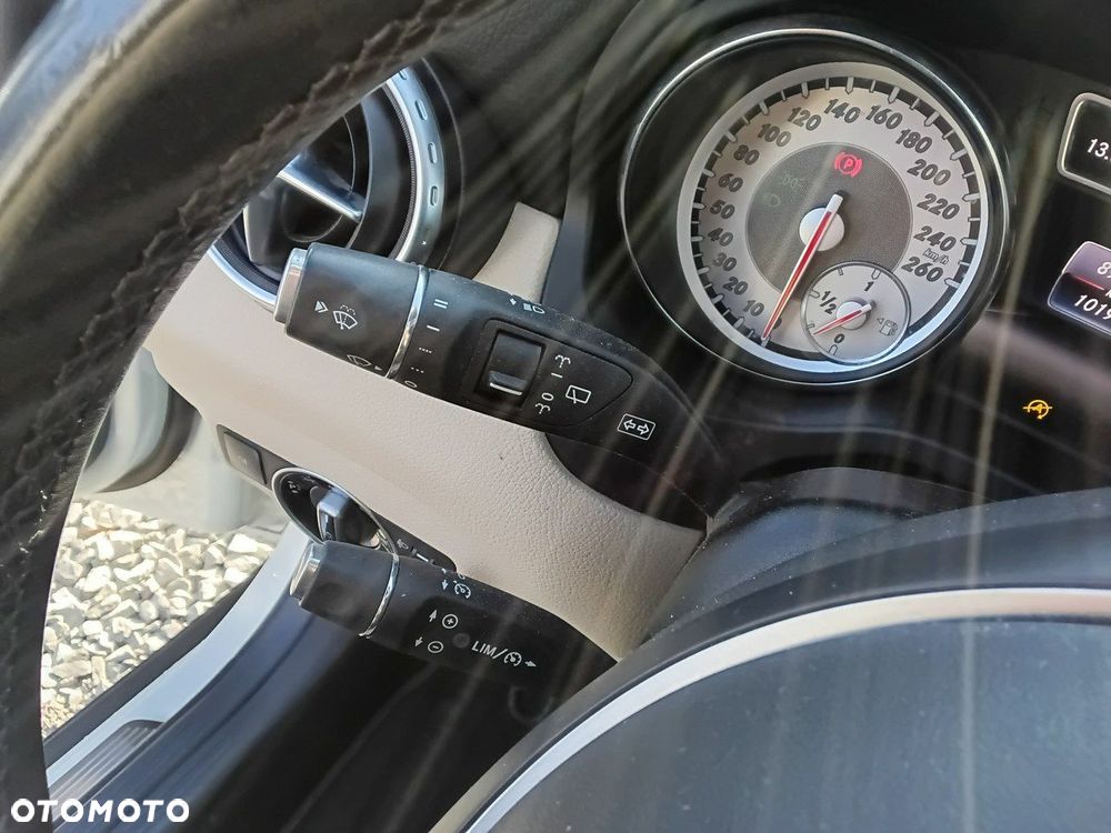 Mercedes-Benz GLA - 32