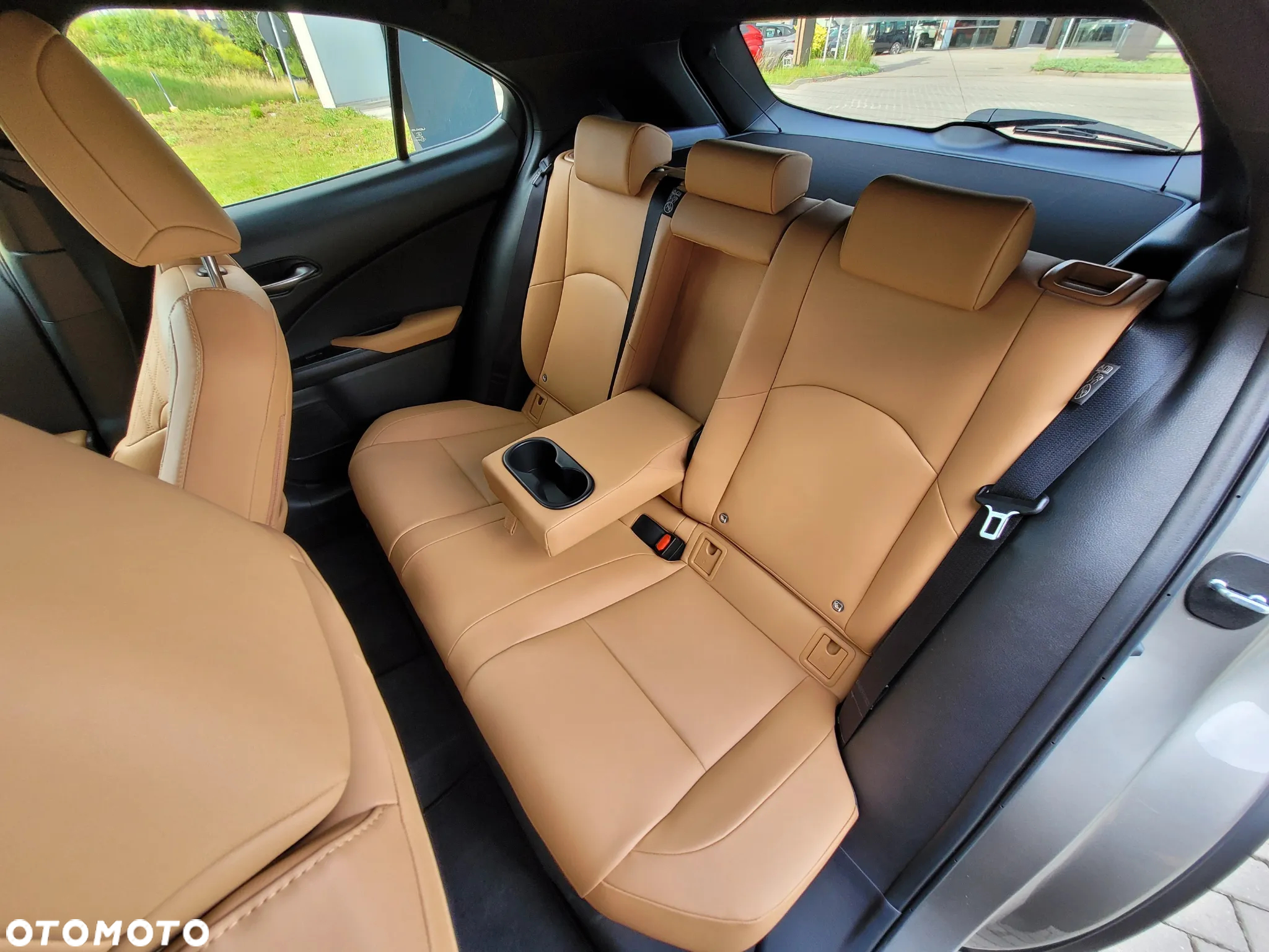 Lexus UX 300h F Sport Design - 13