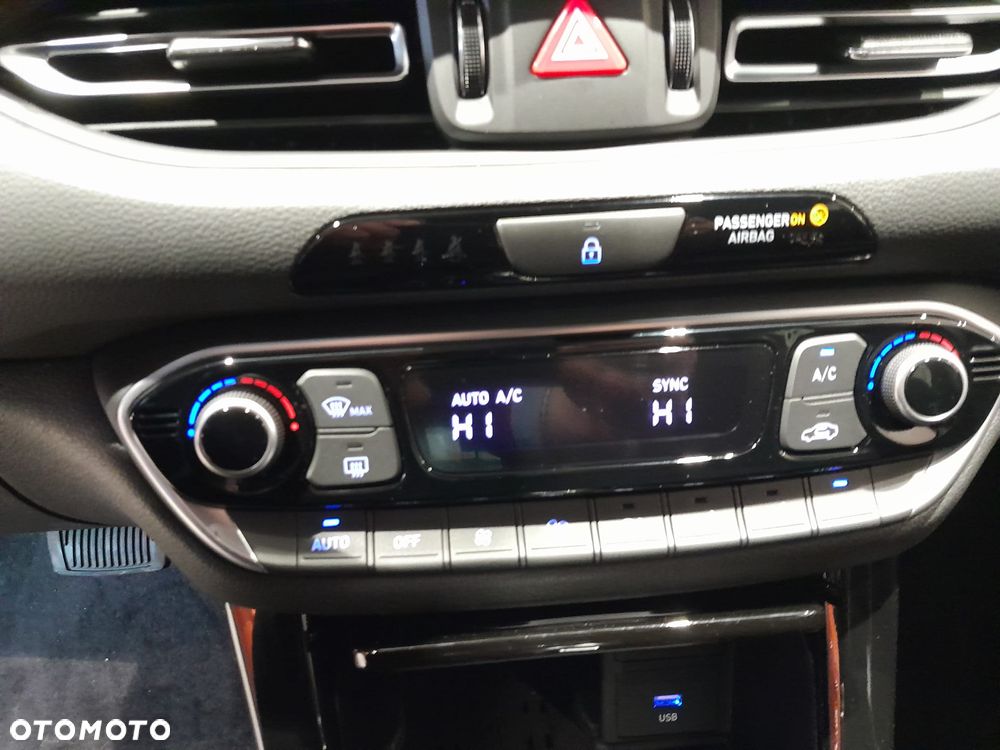 Hyundai i30 1.5 T-GDI 48V Smart DCT - 27