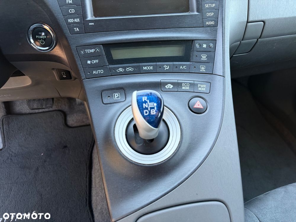 Toyota Prius 1.8 HSD Premium - 13