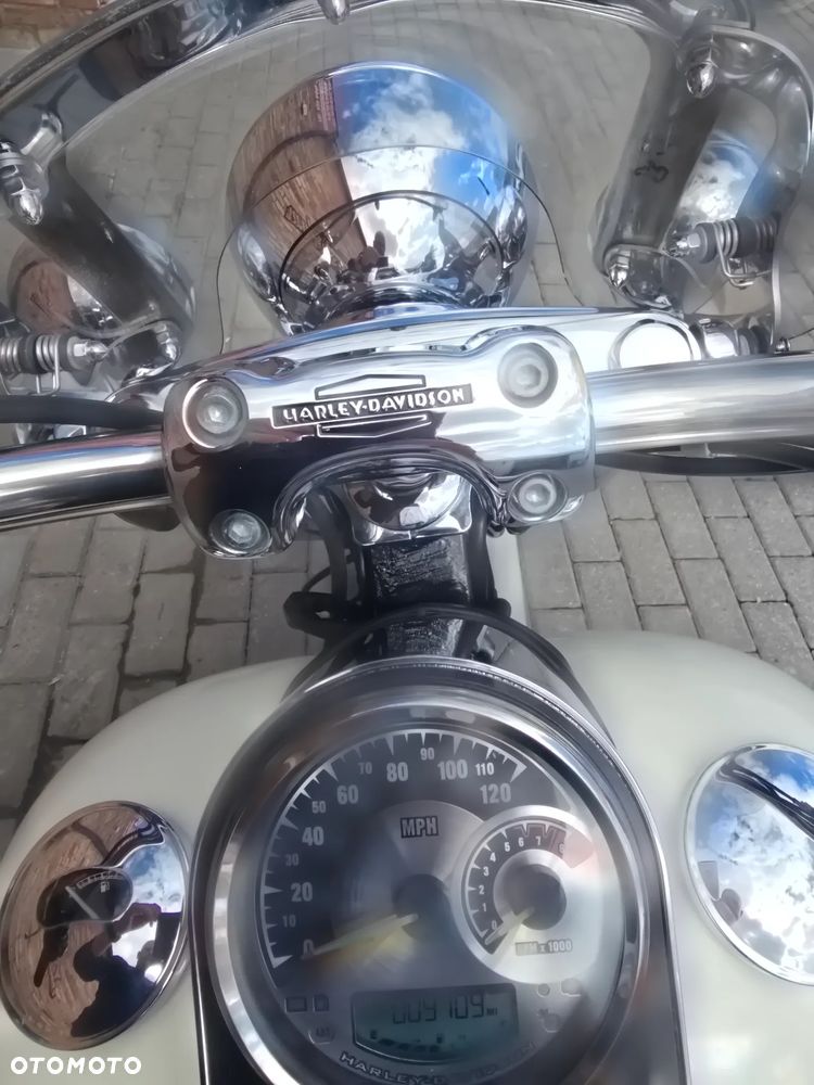 Harley-Davidson Softail Deluxe - 10