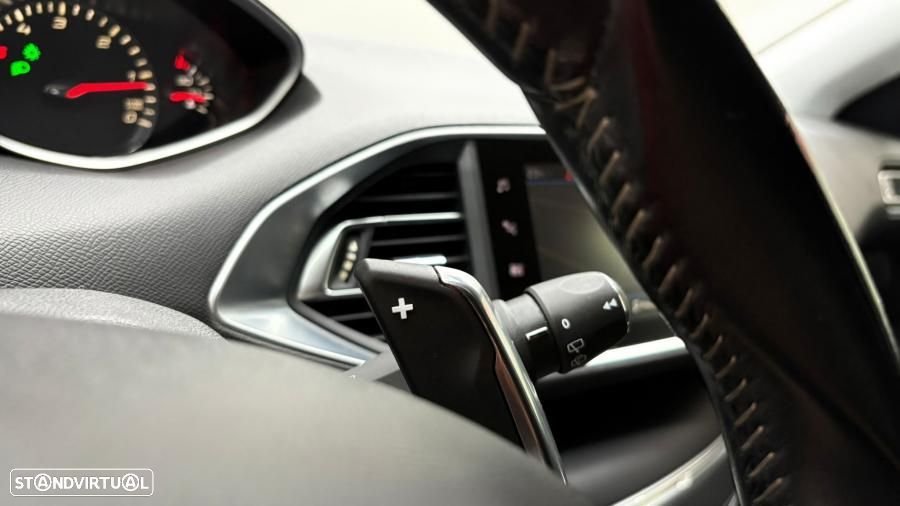 Peugeot 308 1.5 BlueHDi Allure Pack EAT8 - 16