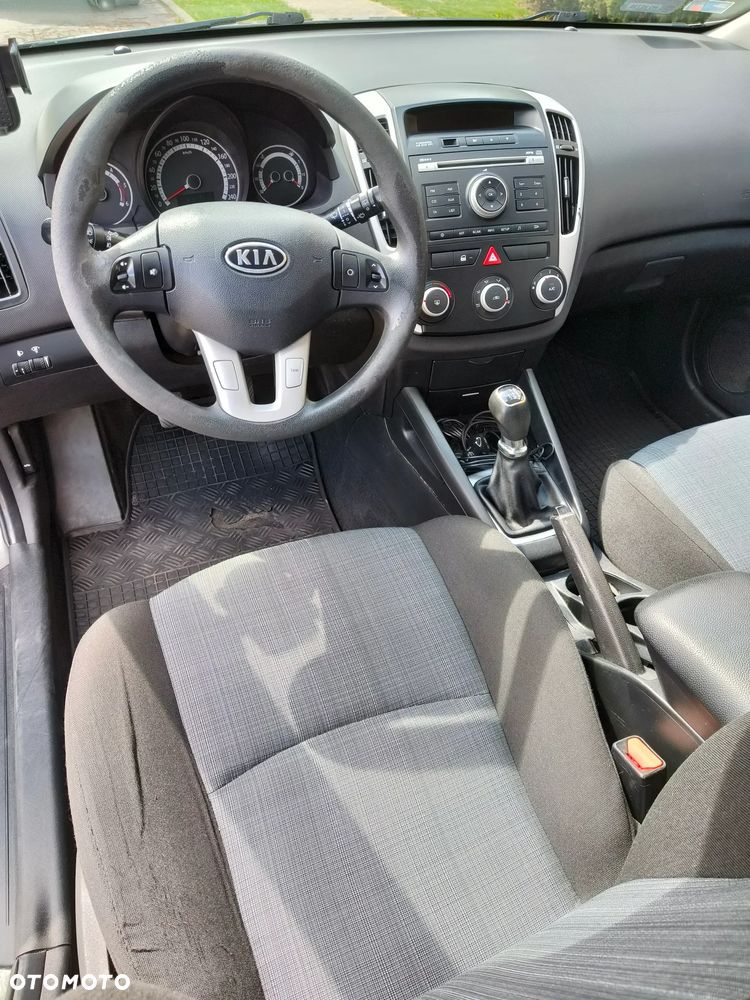 Kia Ceed 1.6 Crdi M - 10