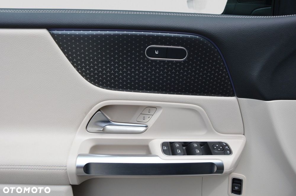 Mercedes-Benz EQB - 18