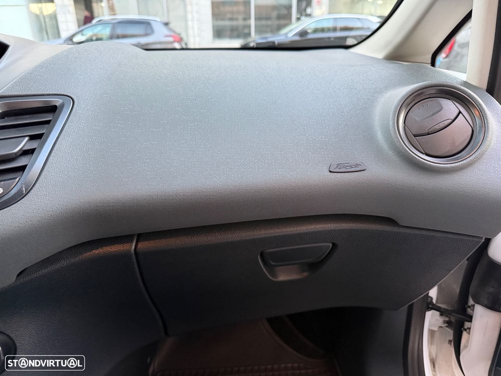Ford Fiesta 1.4 TDCI Ambiente - 14