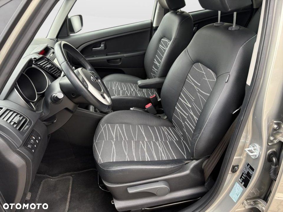 Kia Venga - 11
