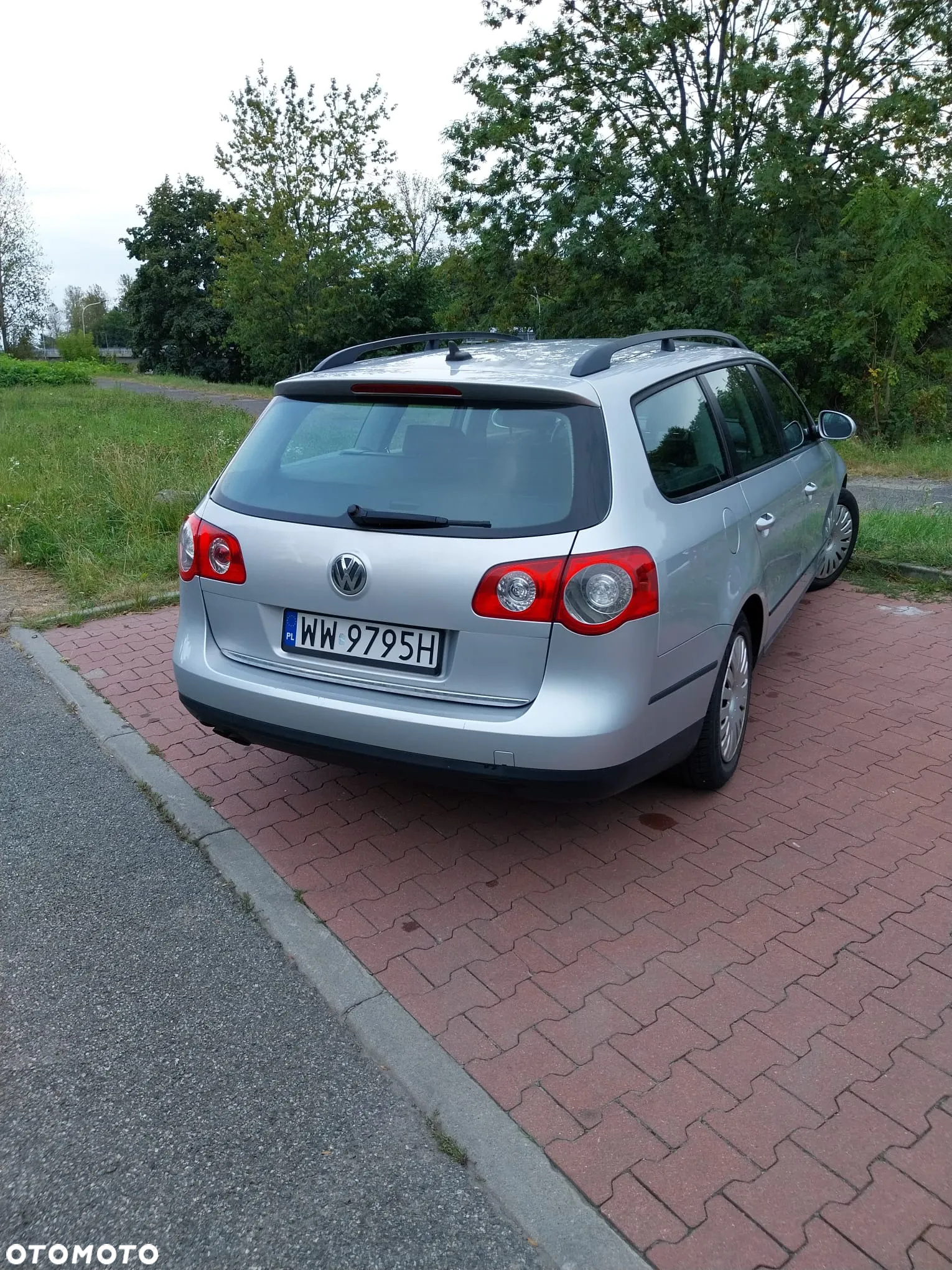 Volkswagen Passat 2.0 TDI Comfortline - 11