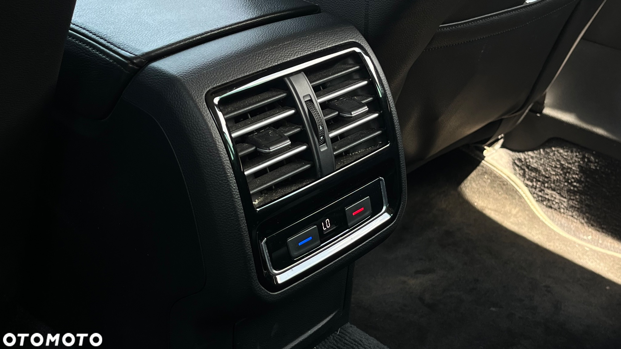 Volkswagen Passat - 33