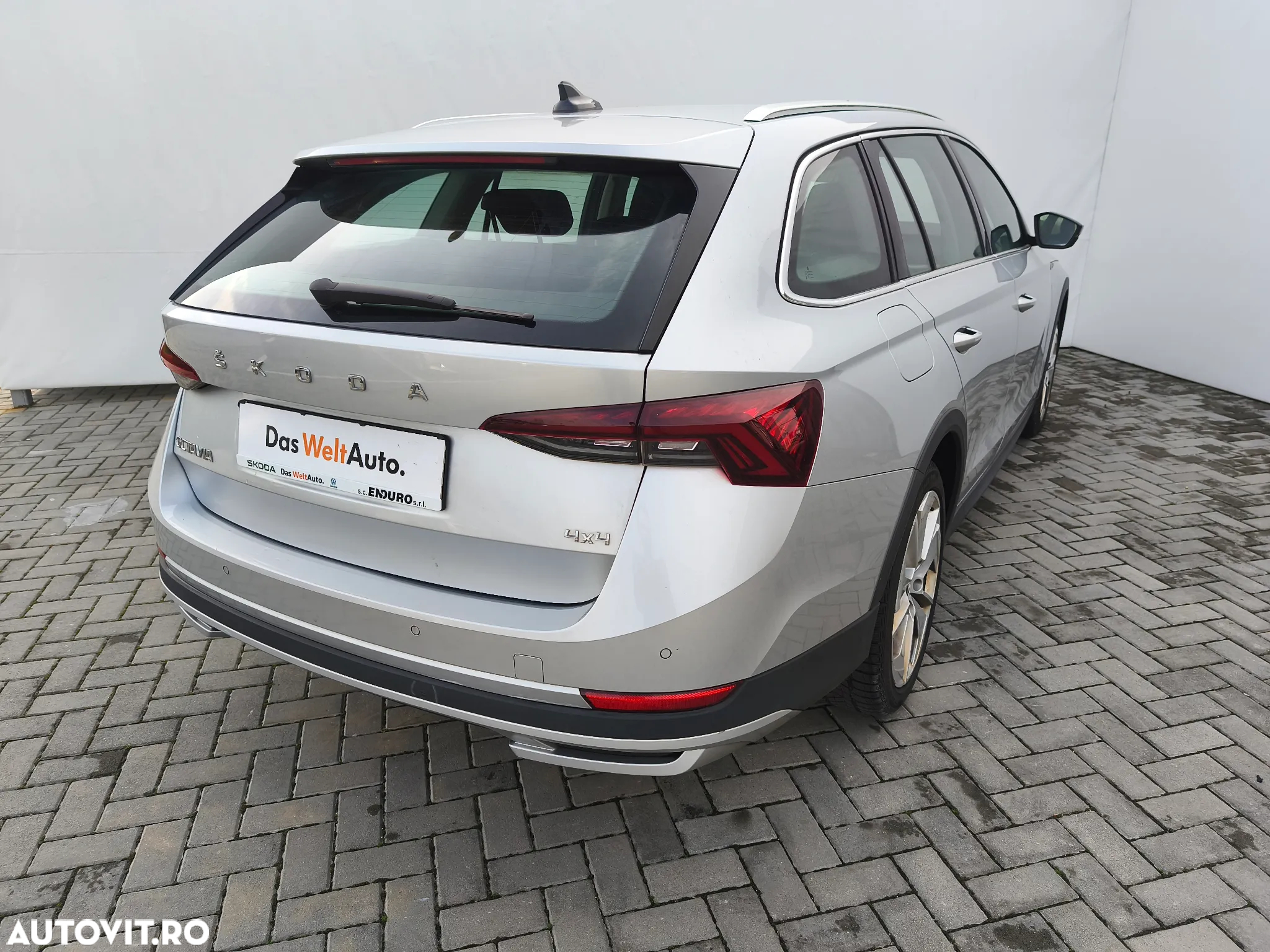 Skoda Octavia Combi 2.0 TDI DSG 4X4 Scout - 6