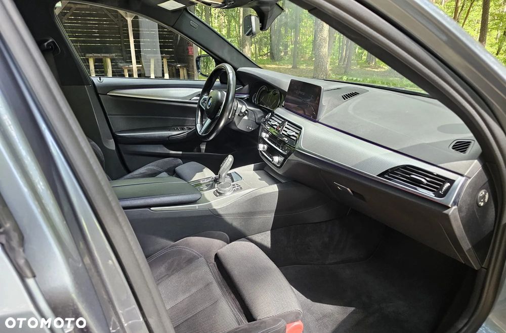 BMW Seria 5 518d M Sport - 7