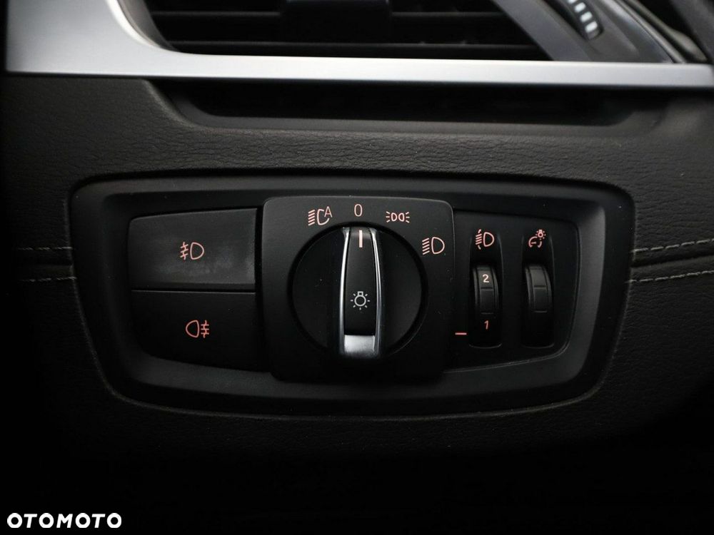 BMW X1 sDrive18d xLine - 34