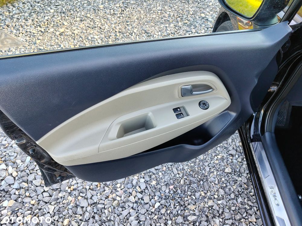 Kia Rio - 12