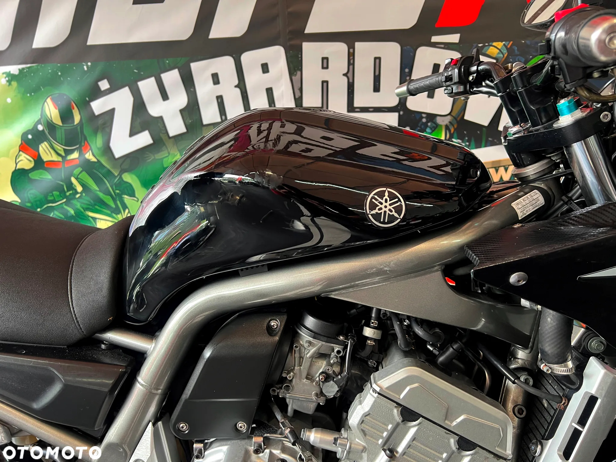 Yamaha FZS - 19