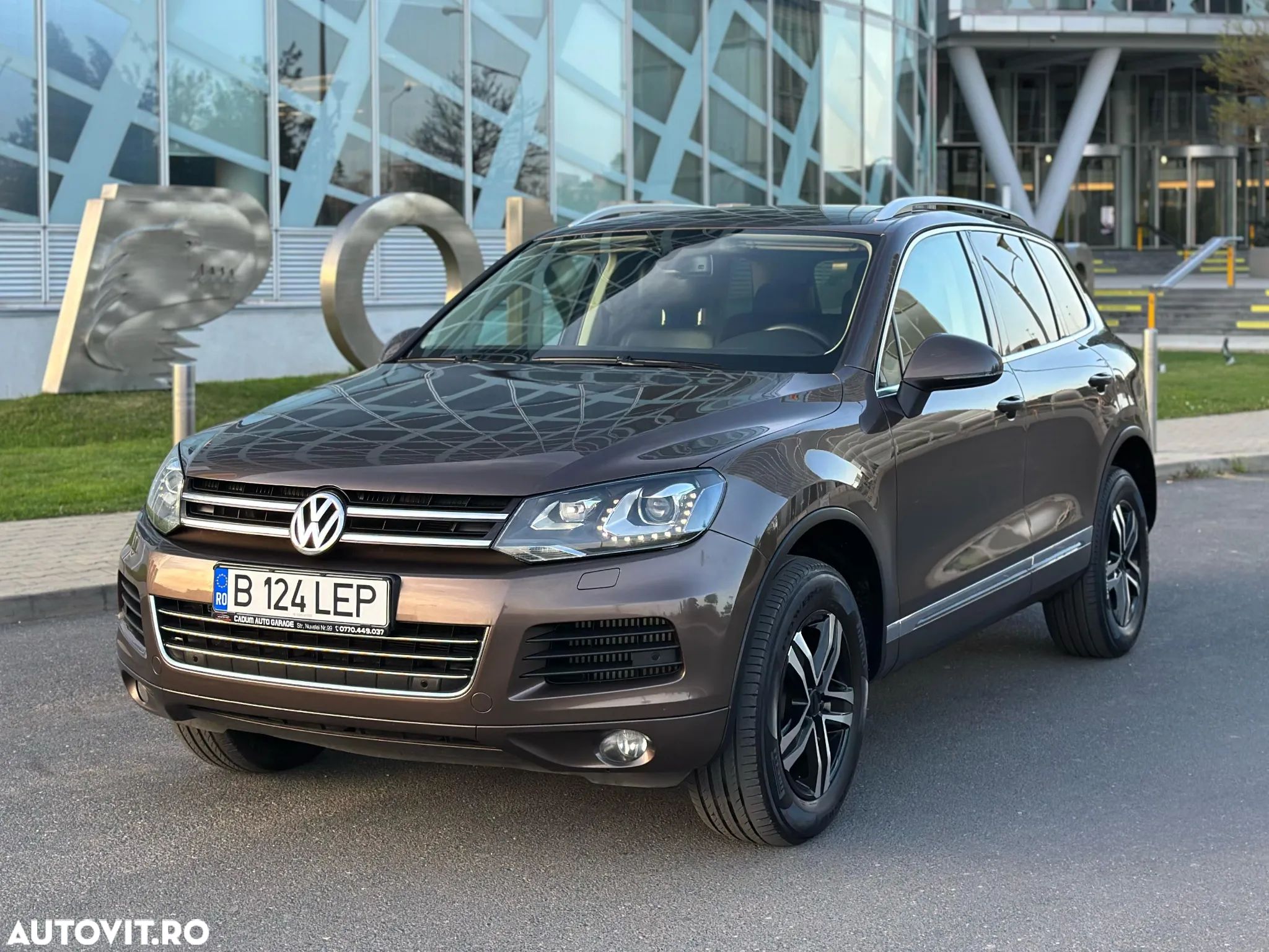 Volkswagen Touareg - 1