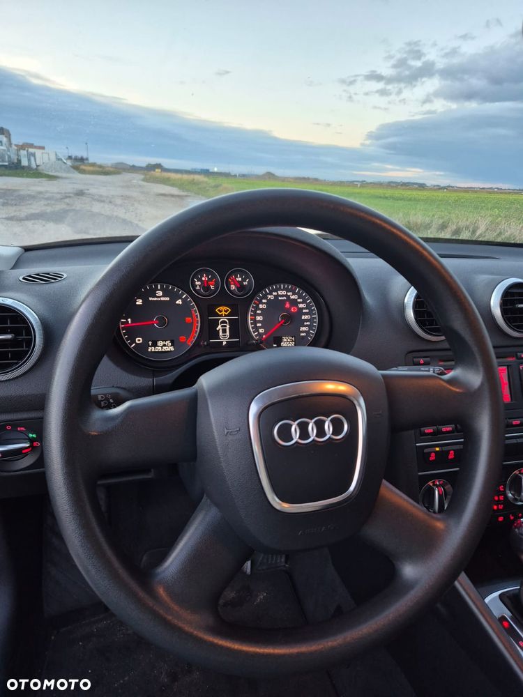 Audi A3 Sportback 1.6 TDI DPF S tronic Ambiente - 18