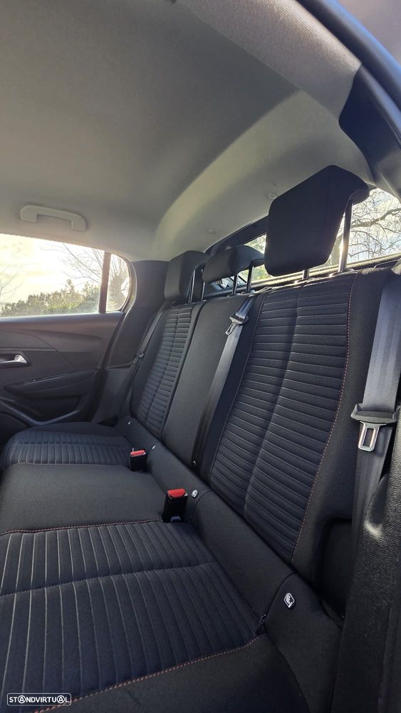 Peugeot e-208 Allure Pack - 9