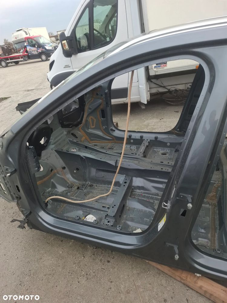 Volvo XC60 II Cała karoseria ćwiartka przod tył szyby komplet kod lakieru 714 - 11