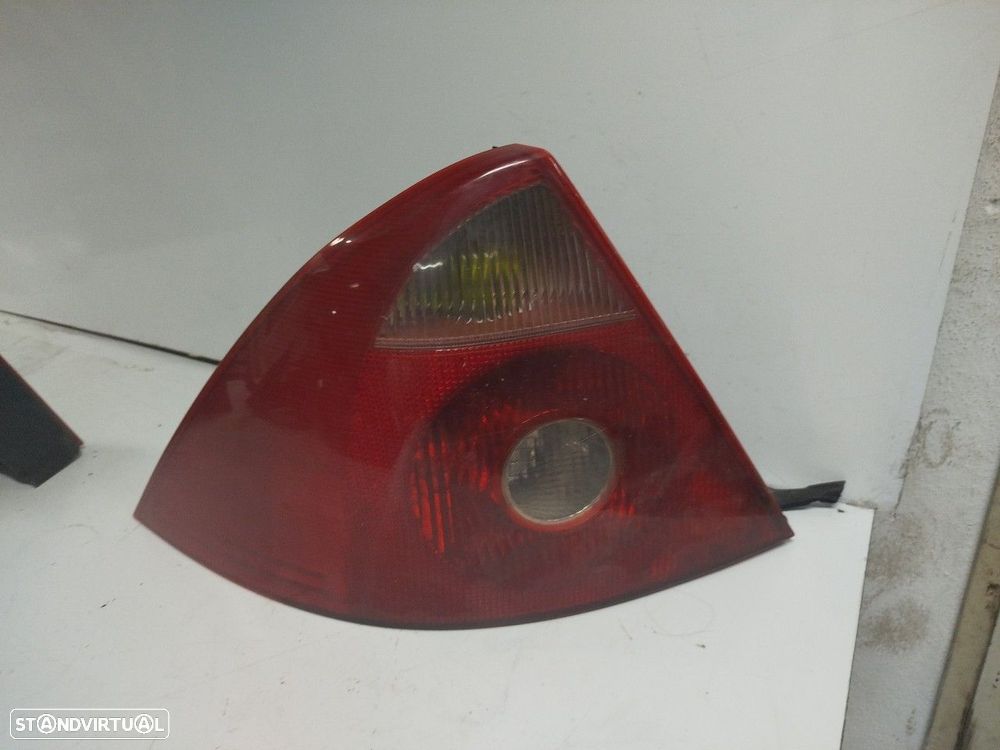 Farolim Stop Dto Ford Mondeo Iii Três Volumes (B4y) - 1