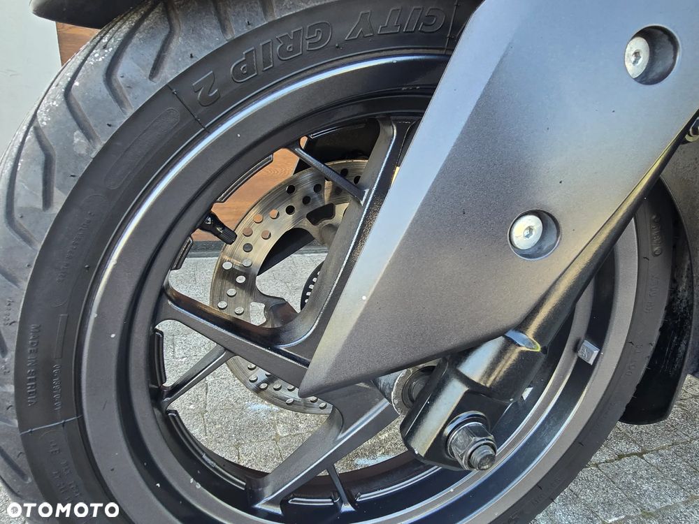 Yamaha X-max - 25
