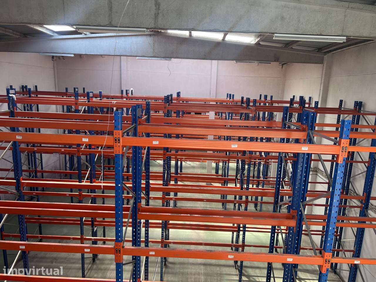 Armazém de 877 m² com escritório e sala de descanso - Grande imagem: 3/10