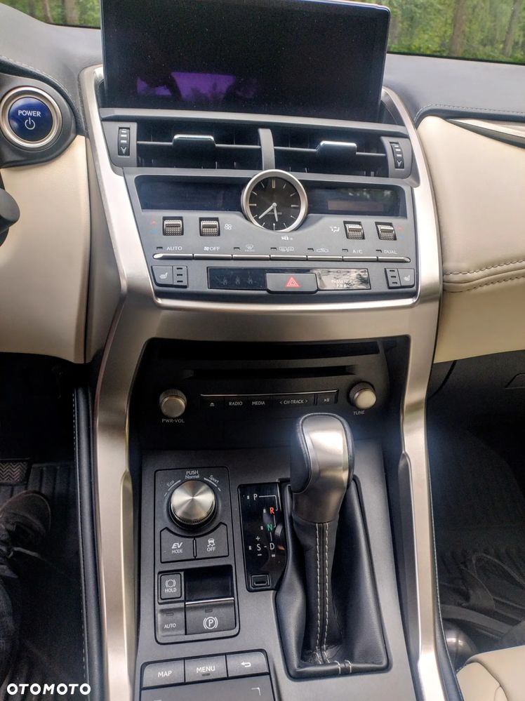 Lexus NX 300h F Impression AWD - 26